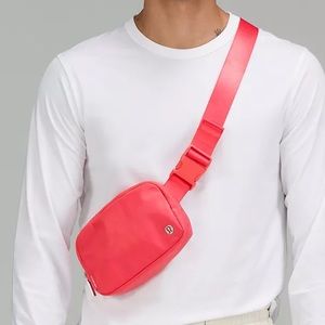 NWT Lululemon Everywhere Belt Bag in Pale Raspberry